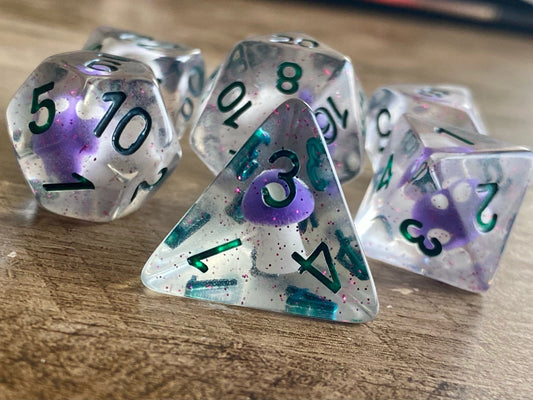 The Crooked Tavern Spore Shroom DnD Dice Set for Dungeons and Dragons | D20 TTRPG Polyhedral Dice Set | A purple shroom and sparkles in every dice!